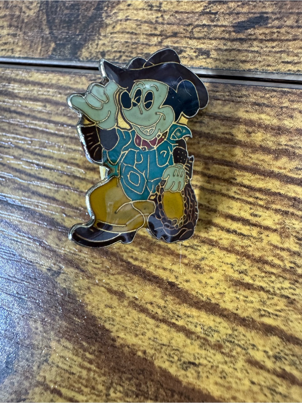 Disney Mickey‎ Mouse Cowboy Western Frontierland Cloisonne Enamel Pin Vintage